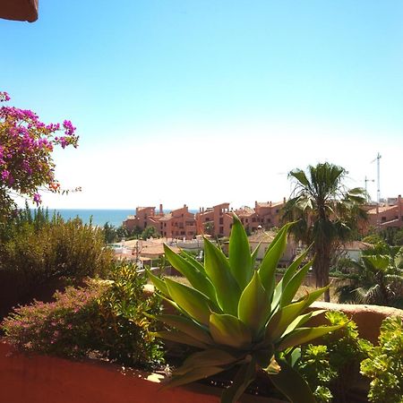 Bahia Beach Apartments 에스테포나 객실 사진