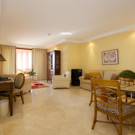 Bahia Beach Apartments 에스테포나 객실 사진