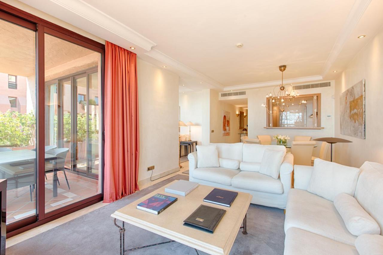 Bahia Beach Apartments 에스테포나 외부 사진