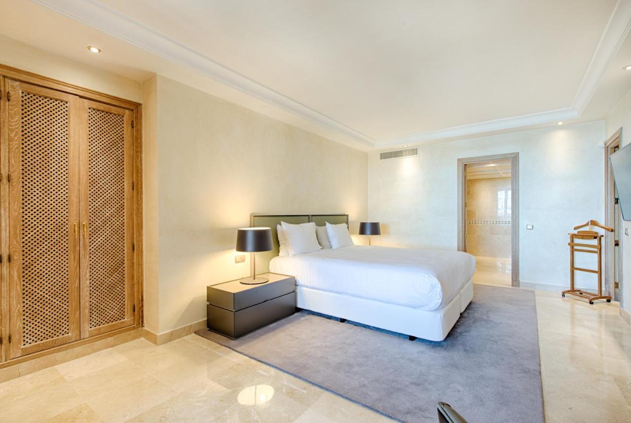 Bahia Beach Apartments 에스테포나 외부 사진