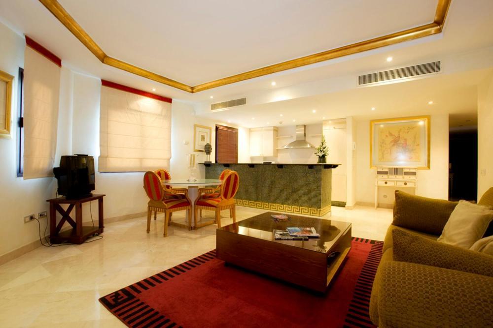 Bahia Beach Apartments 에스테포나 외부 사진