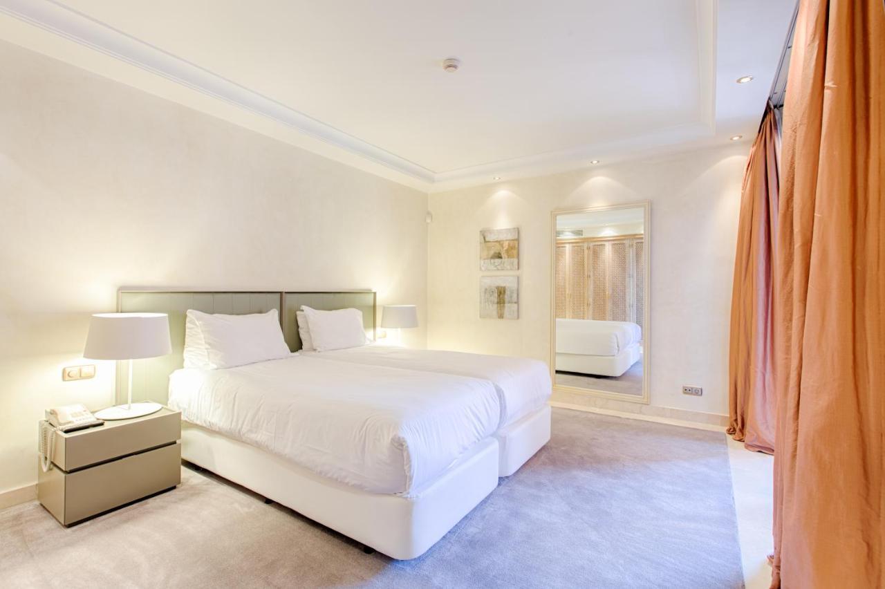 Bahia Beach Apartments 에스테포나 외부 사진