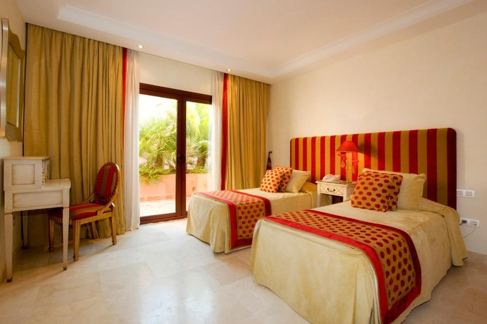 Bahia Beach Apartments 에스테포나 외부 사진