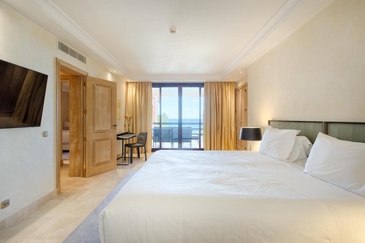 Bahia Beach Apartments 에스테포나 외부 사진