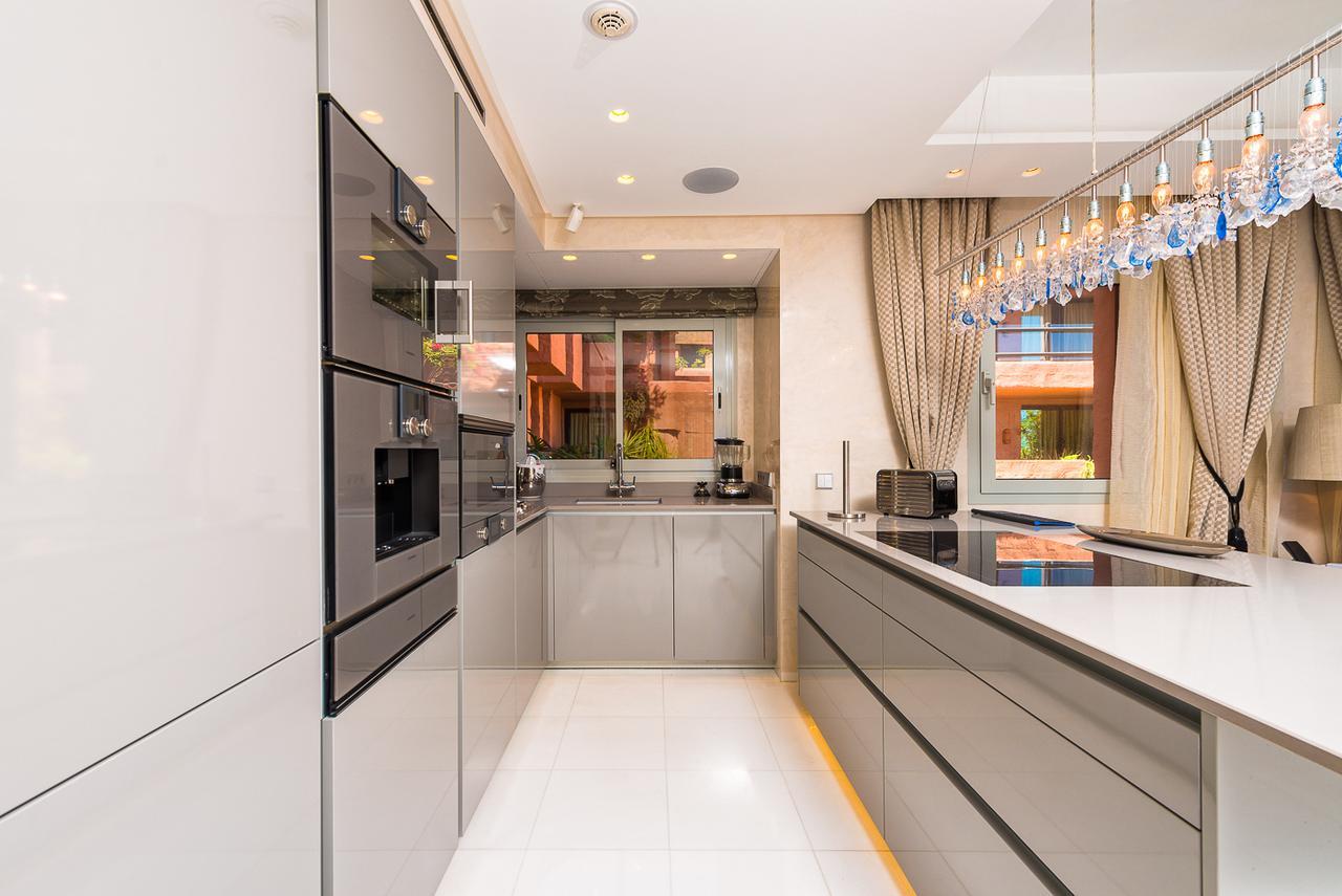 Bahia Beach Apartments 에스테포나 외부 사진