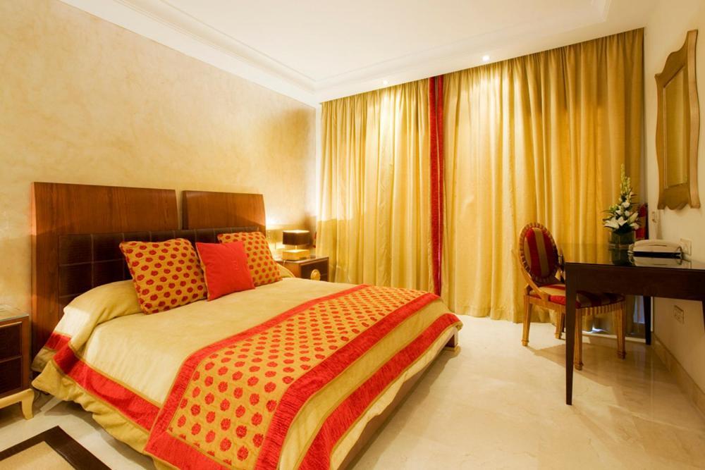 Bahia Beach Apartments 에스테포나 외부 사진
