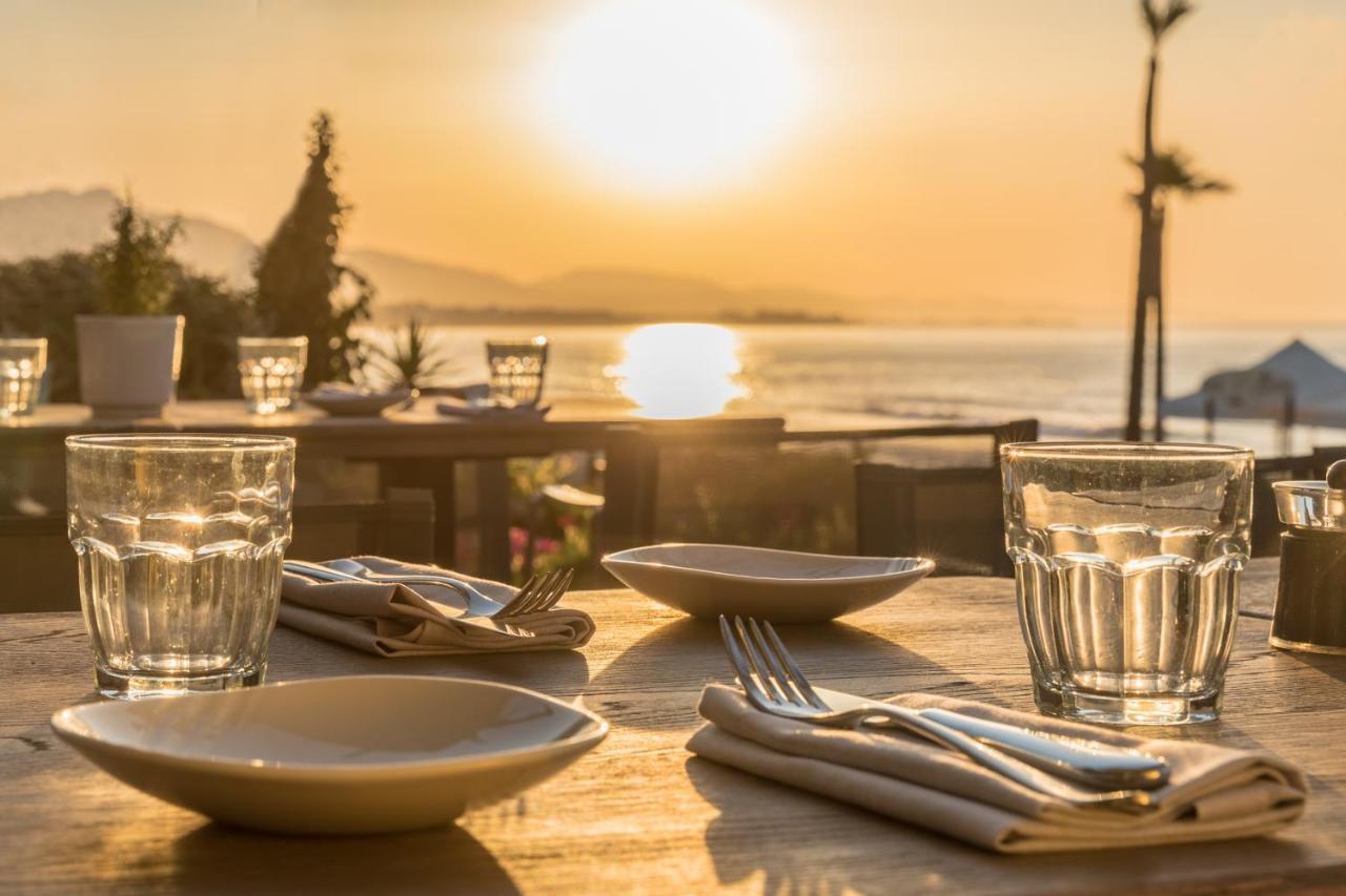 Bahia Beach Apartments 에스테포나 외부 사진