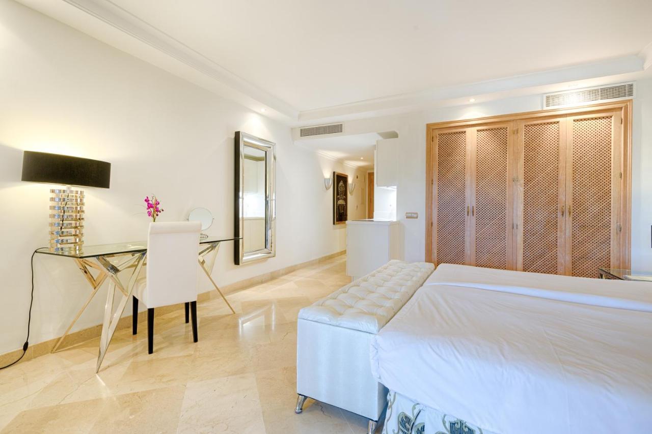 Bahia Beach Apartments 에스테포나 외부 사진