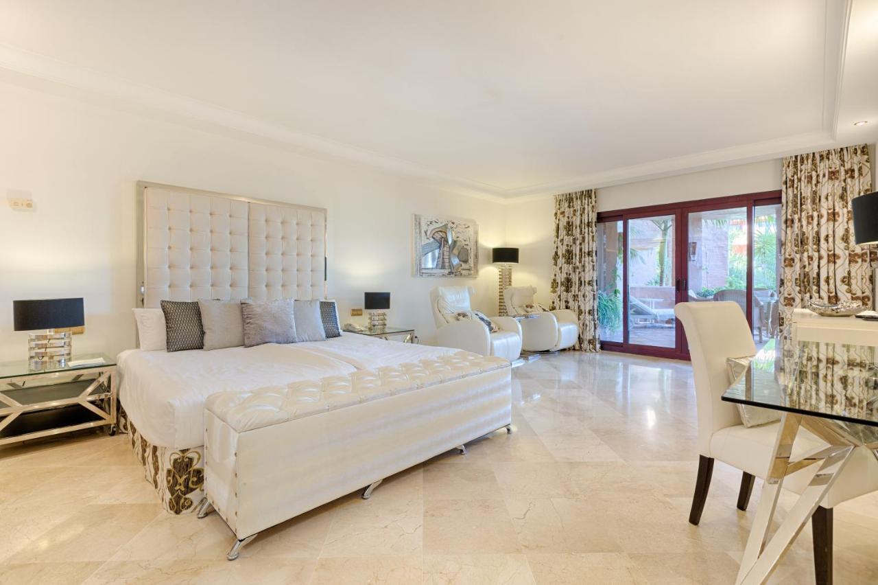 Bahia Beach Apartments 에스테포나 외부 사진